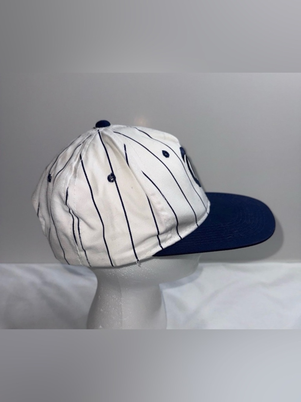 Baseball cap - Picture 2 of 4